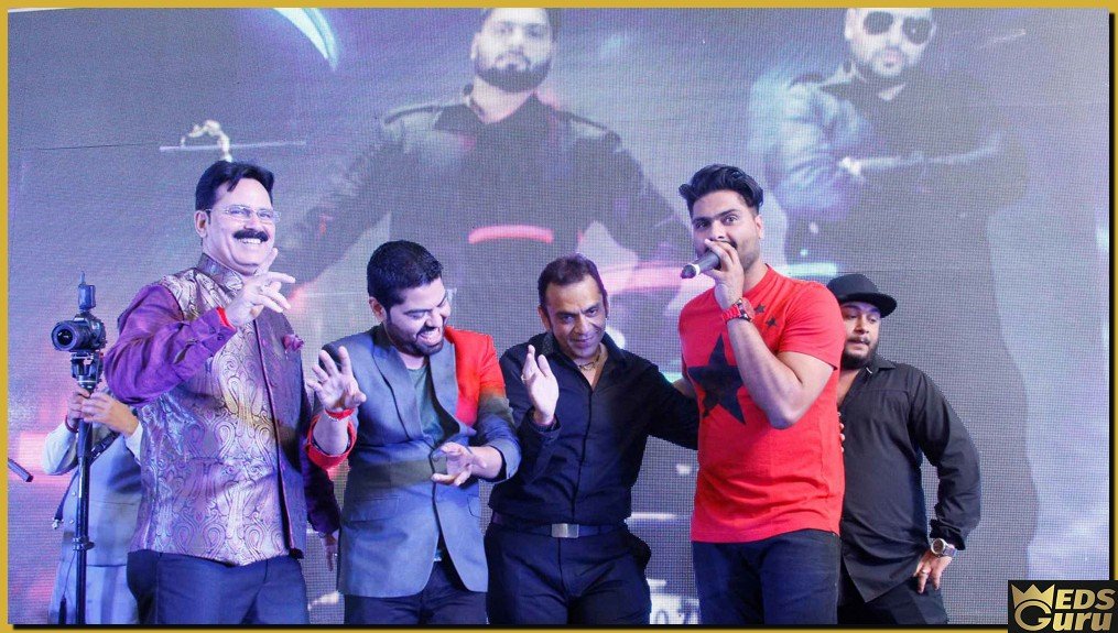 krity bhasin, akash kochhar at LA Mansion Banquet